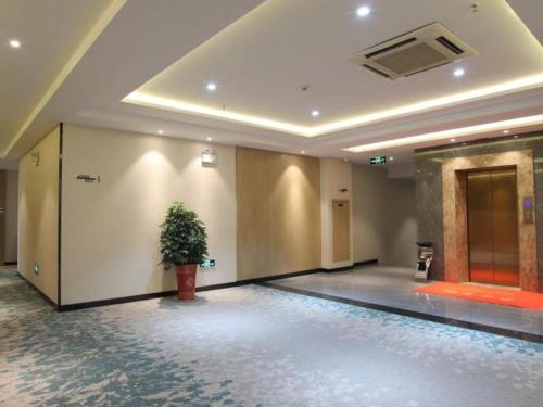 Imagen general del Hotel Green Tree Inn Express Danyang Wuyue Square Railway Station. Foto 4