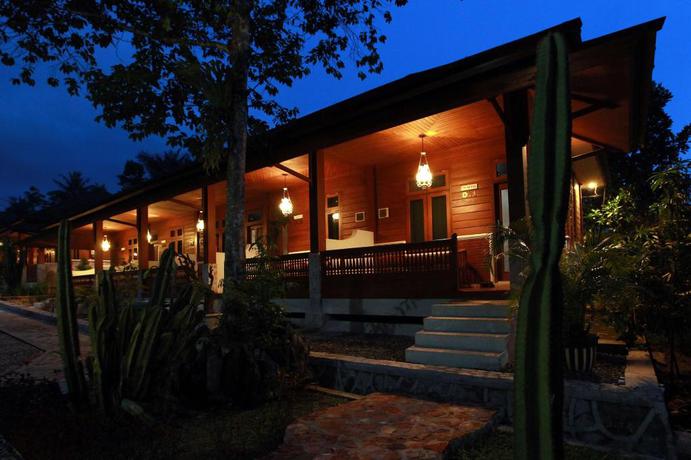 Imagen del bar/restaurante del Hotel Green Tropical Village Belitung. Foto 8