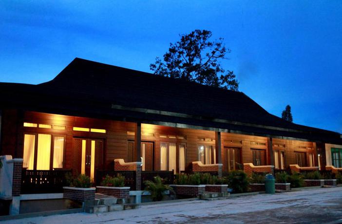 Imagen del bar/restaurante del Hotel Green Tropical Village Belitung. Foto 9