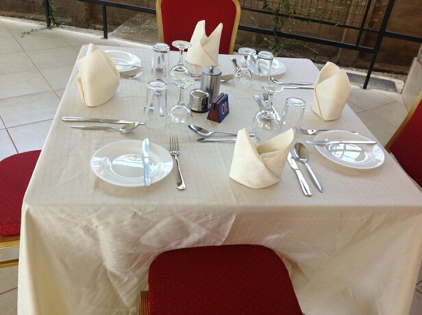 Imagen del bar/restaurante del Hotel Green Valley, Kampala. Foto 15