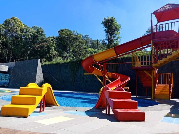 Imagen de la piscina del Hotel Green Valley Resort Bandungan. Foto 18