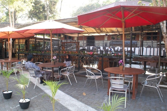 Imagen del bar/restaurante del Hotel Green Valley Resort Bandungan. Foto 3