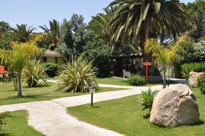 Imagen de los exteriores del Hotel Green Village Resort, VILLASIMIUS. Foto 11