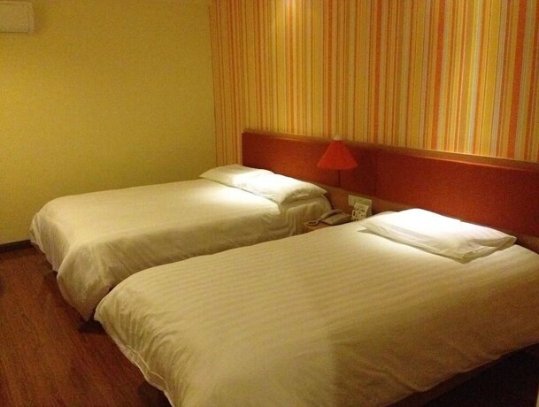 Imagen de la habitación del Hotel GreenTree Alliance YanTai YingChun Street Green Homeland Hotel. Foto 13