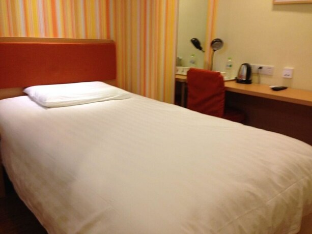 Imagen de la habitación del Hotel GreenTree Alliance YanTai YingChun Street Green Homeland Hotel. Foto 23