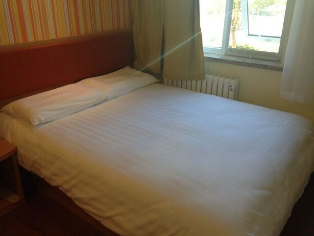 Imagen de la habitación del Hotel GreenTree Alliance YanTai YingChun Street Green Homeland Hotel. Foto 29