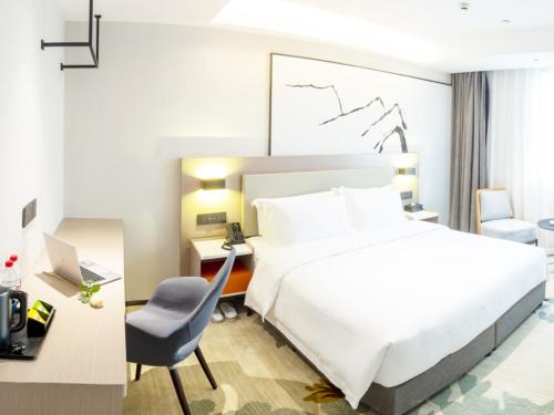 Imagen de la habitación del Hotel GreenTree Eastern Chongqing Yangjiaping Pedestrian Street Vientiane City. Foto 18