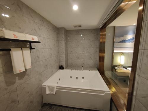 Imagen de la habitación del Hotel GreenTree Eastern Xinjiang Urumqi Renmin Road. Foto 16