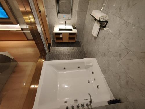 Imagen general del Hotel GreenTree Eastern Xinjiang Urumqi Renmin Road. Foto 11