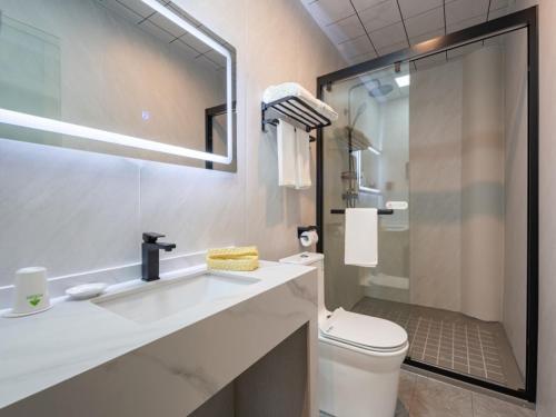 Imagen general del Hotel GreenTree Inn Express Suzhou Taicang West Nanjing Road. Foto 1