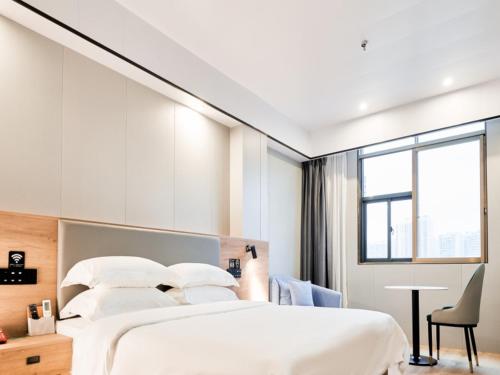 Imagen de la habitación del Hotel GreenTree Inn Express Suzhou Taicang West Nanjing Road. Foto 13