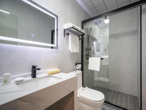 Imagen general del Hotel GreenTree Inn Express Suzhou Taicang West Nanjing Road. Foto 2