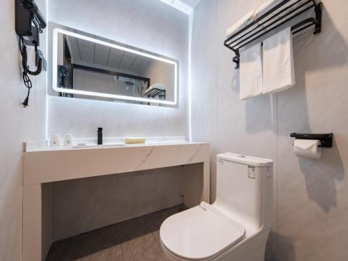 Imagen general del Hotel GreenTree Inn Express Suzhou Taicang West Nanjing Road. Foto 7