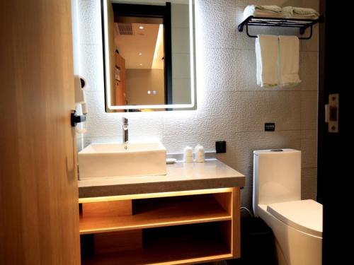 Imagen de la habitación del Hotel GreenTree Inn Express Tianjin Jinnan National Convention and Exhibition Center. Foto 13