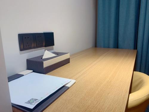 Imagen de la habitación del Hotel GreenTree Inn Guangdong Zhanjiang Donghai Island. Foto 19