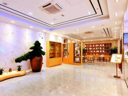 Imagen general del Hotel GreenTree Inn Haikou City Wuzhishan Road. Foto 2