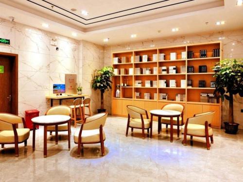 Imagen general del Hotel GreenTree Inn Haikou City Wuzhishan Road. Foto 4