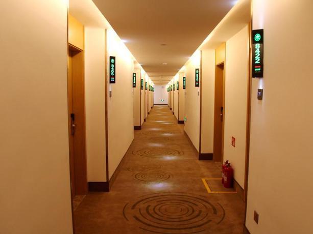 Imagen general del Hotel GreenTree Inn Jinan Licheng District Fenghuang Road East High-speed Railway Station. Foto 3