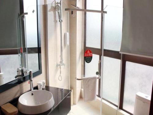 Imagen general del Hotel GreenTree Inn Lianyungang Suning Square Hualian Mantion. Foto 8
