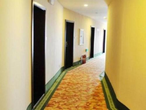Imagen general del Hotel GreenTree Inn Qingdao Licang Shuyan Road Daweng Square Express. Foto 5