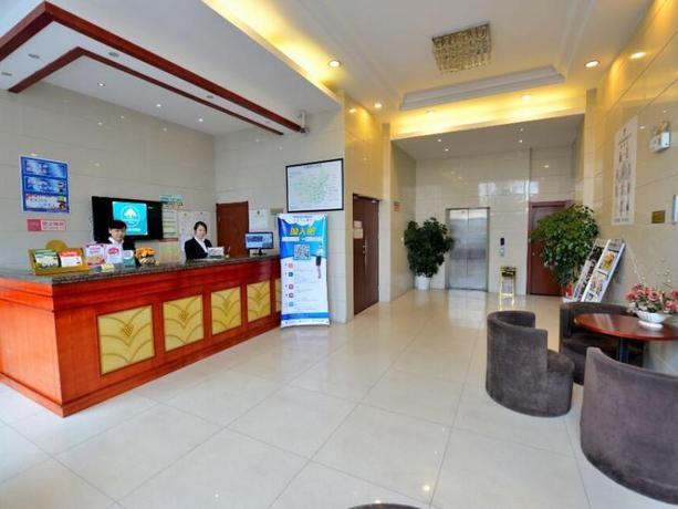 Imagen de los interiores del Hotel GreenTree Inn Shandong Weihai Gangkou Express Hotel. Foto 13