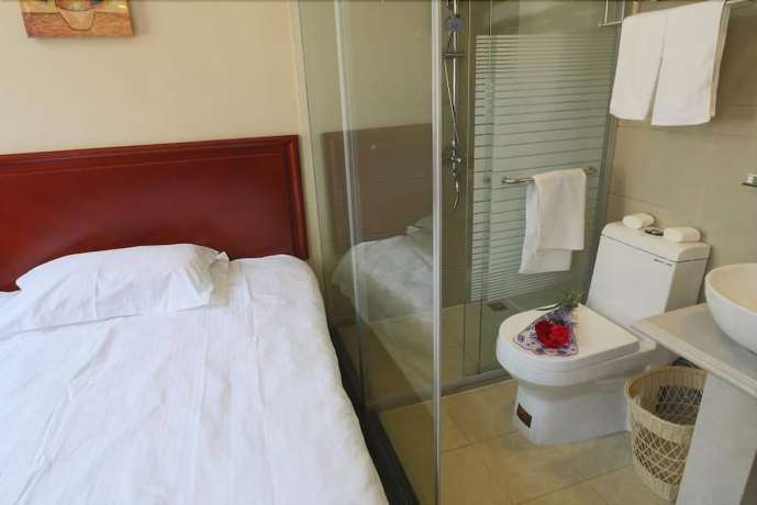 Imagen de la habitación del Hotel GreenTree Inn ShangHai PuDong Airport HuaXia East Road Railway Station Shell Hotel. Foto 5