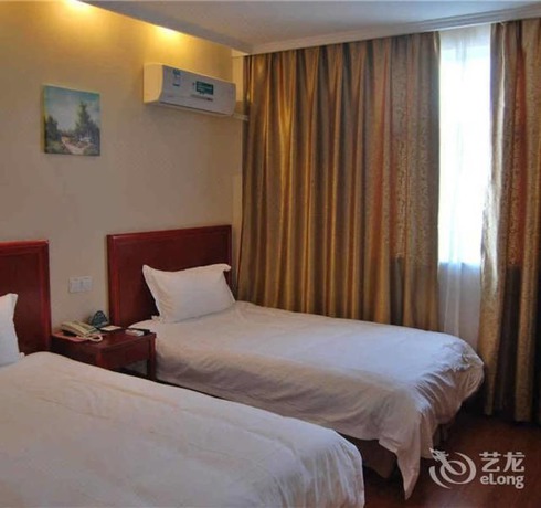 Imagen de la habitación del Hotel GreenTree Inn ShangHai PuDong Airport HuaXia East Road Railway Station Shell Hotel. Foto 10