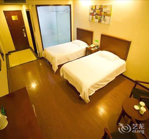 Imagen de la habitación del Hotel GreenTree Inn ShangHai PuDong Airport HuaXia East Road Railway Station Shell Hotel. Foto 11