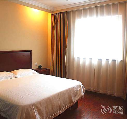 Imagen de la habitación del Hotel GreenTree Inn ShangHai PuDong Airport HuaXia East Road Railway Station Shell Hotel. Foto 13