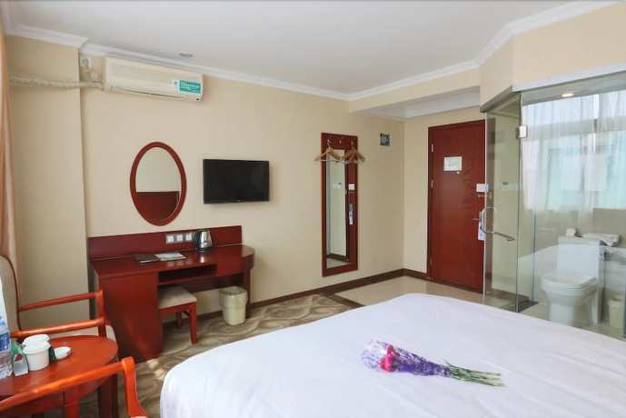 Imagen de la habitación del Hotel GreenTree Inn ShangHai PuDong Airport HuaXia East Road Railway Station Shell Hotel. Foto 17