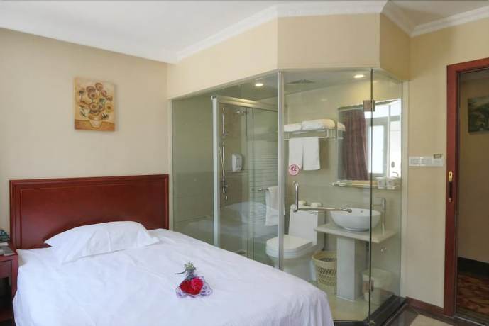 Imagen de la habitación del Hotel GreenTree Inn ShangHai PuDong Airport HuaXia East Road Railway Station Shell Hotel. Foto 18