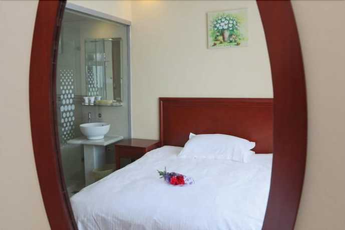 Imagen de la habitación del Hotel GreenTree Inn ShangHai PuDong Airport HuaXia East Road Railway Station Shell Hotel. Foto 19