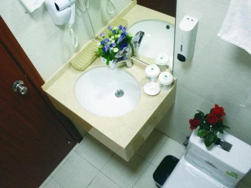 Imagen general del Hotel GreenTree Inn Shanghai MinHang ZhuanQiao Subway Station East ZhuanXing Road Shell. Foto 12