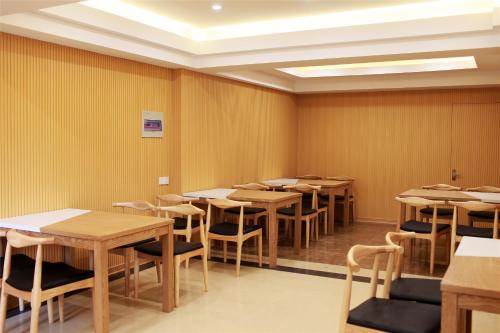 Imagen general del Hotel GreenTree Inn Shanghai PuDong New District YangSi Metro Station YangXin Road Shell Hotel. Foto 2