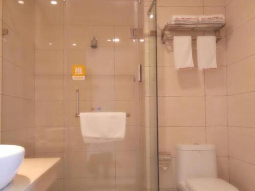 Imagen general del Hotel GreenTree Inn Shangrao Qianshan hekou old town Xinjiang longting shell hotel. Foto 14