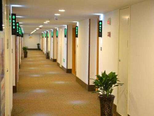 Imagen general del Hotel GreenTree Inn Suzhou Changshu Huanghe Road Linli Center Express. Foto 5