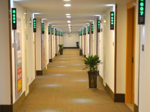 Imagen general del Hotel GreenTree Inn Suzhou Changshu Huanghe Road Linli Center Express. Foto 6