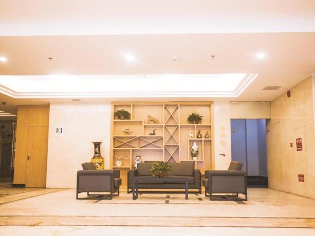 Imagen general del Hotel GreenTree Inn Xi'an Lintong District Terracotta Warriors Huaqing Pool Metro Station. Foto 1