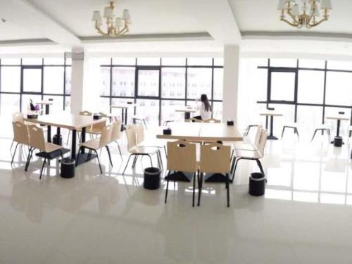 Imagen general del Hotel GreenTree Inn Zhengzhou Xinzheng City Longhu Town Xiangyun Road Express. Foto 5