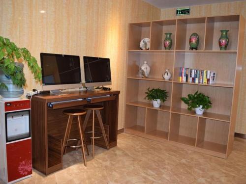 Imagen general del Hotel GreenTree Inn Zhengzhou Xinzheng City Longhu Town Xiangyun Road Express. Foto 7