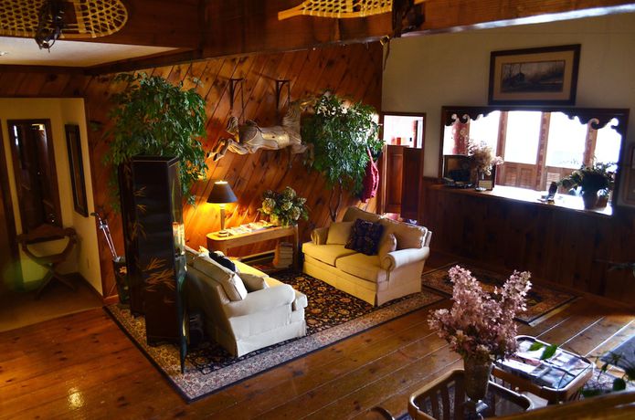 Imagen de los interiores del Hotel Greenbrier Inn. Foto 17