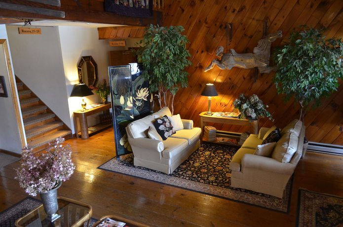 Imagen de los interiores del Hotel Greenbrier Inn. Foto 20