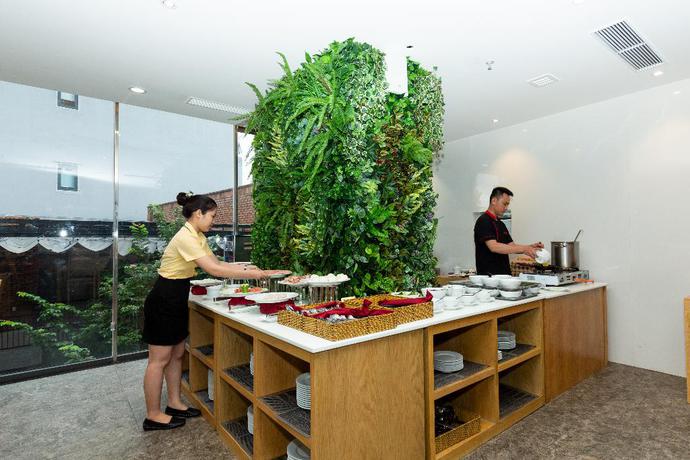 Imagen del bar/restaurante del Hotel Greenery. Foto 6