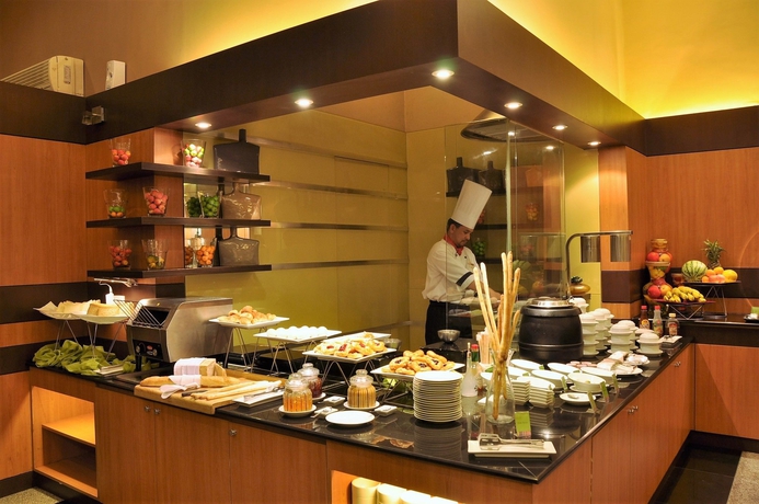 Imagen del bar/restaurante del Hotel Greenhills Elan Modern. Foto 2