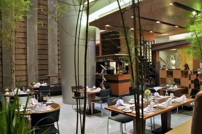 Imagen del bar/restaurante del Hotel Greenhills Elan Modern. Foto 3