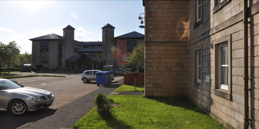 Imagen de los exteriores del Hotel Greenock Hall?s Waterfront Complex. Foto 17