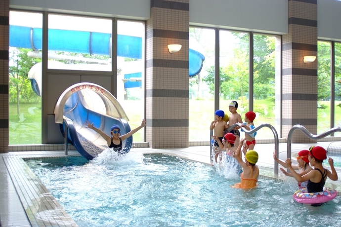 Imagen de la piscina del Hotel Greenpia Onuma. Foto 13