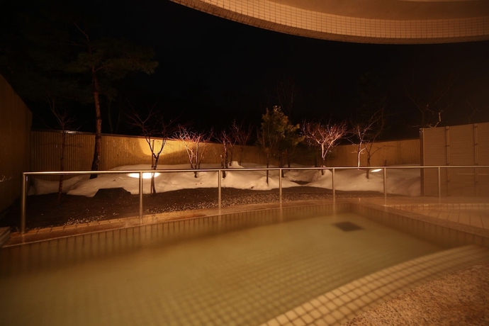Imagen de la piscina del Hotel Greenpia Onuma. Foto 15