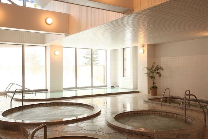 Imagen de la piscina del Hotel Greenpia Onuma. Foto 16