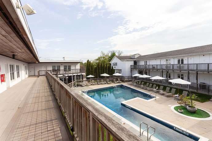 Imagen de la piscina del Hotel Greenporter. Foto 19